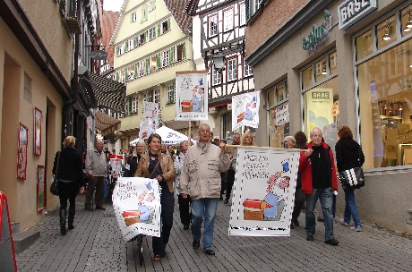Demozug durch Tübingen Bündnis gegen Zuschusskürzungen