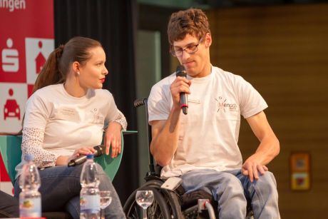 Talk-Runde: Verena Menzel und Benjamin Schmidt (mit Mikrophon)